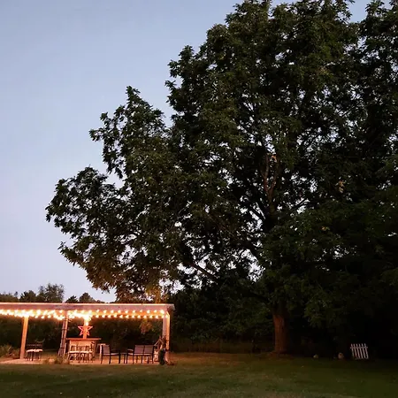 Applesauce Inn Bed & Breakfast-3