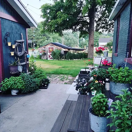 Applesauce Inn Bed & Breakfast-2